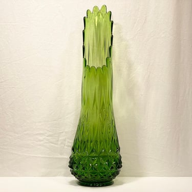 L.E. Smith 22.75" Green Diamond Butt Swung Vase 