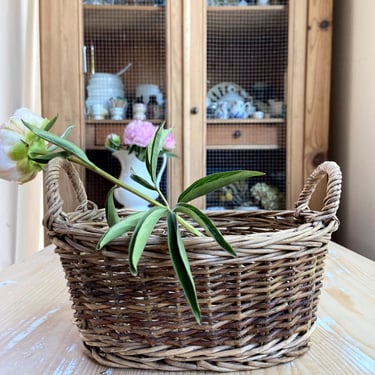 Beautiful vintage French petite rattan basket in 2 tone of colors ...