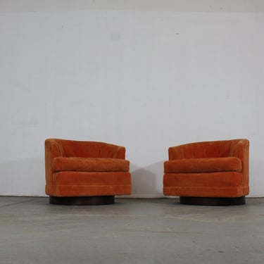 Pair of Mid-Century Modern Selig Barrel Back Swivel Club Chairs on Walnut Base 