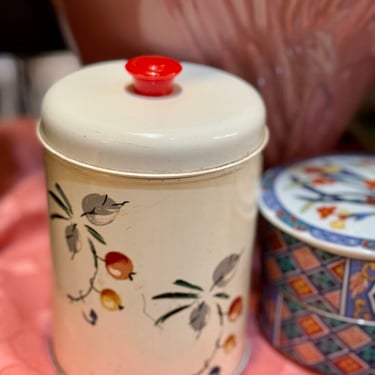 Vintage berries tin