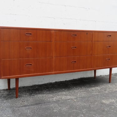Danish Modern Mid Century Teak Long Low Dresser Sideboard TV Media Console 4871