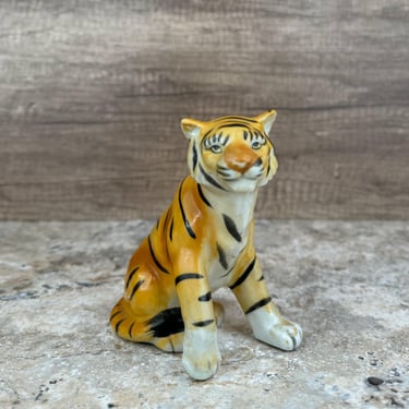 Adorable Ceramic Tiger Figurine: Wild Cat Sculpture Perfect for Animal Lovers and Jungle-Themed Home Decorations 