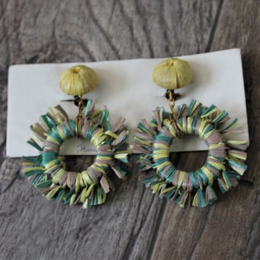 Vintage 50s 60s New Old Stock Dangle Hoop Green light yellow Raffia Novelty Earrings Made in Italy clip earrings //  pin up Sweet 