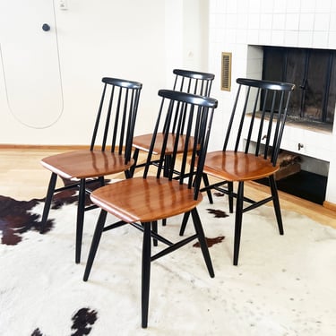 Scandinavian Fannet Spindle Dining Chairs by Ilmari Tapiovaara With Curved Teak Seats, 1960s -- Set of 4 