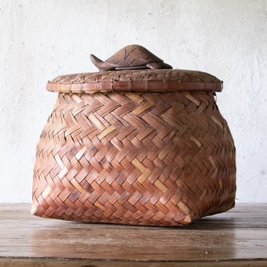 Vintage Lidded Basket Storage Container w/ Wood Carved Turtle Finial, Woven Basket Box 