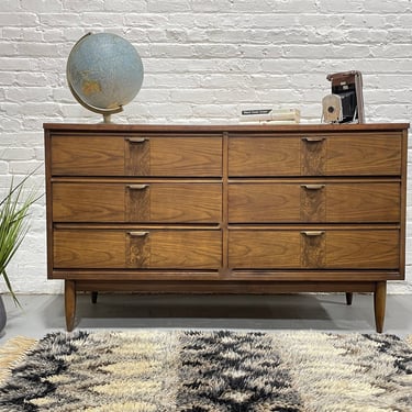 Mid Century MODERN Walnut Long DRESSER / Credenza, c. 1960's 