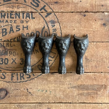 Set of 4 Cast Iron Furniture Clawfoot Legs Lion Motif 