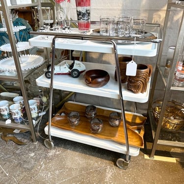 True atomic period 3 tier utility cart with torpedo tips and confetti lucite wheels-for pick up only 26L x17w x31t