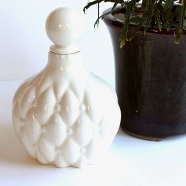 1965 Holland Mold Creamy White Quilted Ceramic Lidded Decanter or Flower Vase 7.5” 