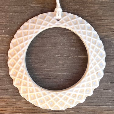 Modern White Graphic Porcelain Ceramic Wall Hanging/ Ornament 