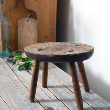 Vintage wooden bench / wooden stool / child's step stool / vintage rustic foot stool / primitive home decor / farmhouse decor / plant stand 