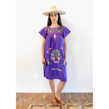 Hand Embroidered Dress // vintage sun Mexican 70s boho hippie cotton hippy midi purple // S/M 