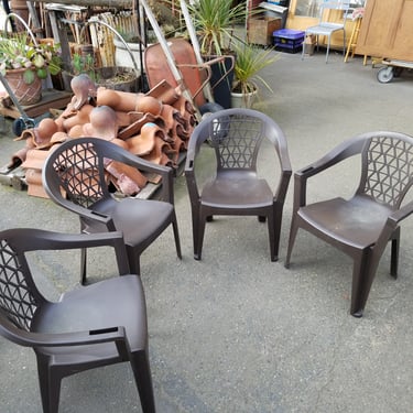 Set of 4 Outdoor Plastic Chairs 25W x 32H x 22D