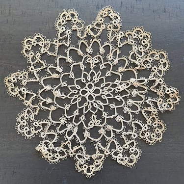 Tatted early ecru doily 11