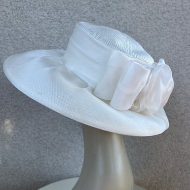 Vintage 90s toquilla straw brim white hat chiffon cover bow sz 21.5” by Nordstrom 