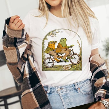 Frog &amp; Toad - Cottagecore Meme Book T-Shirt