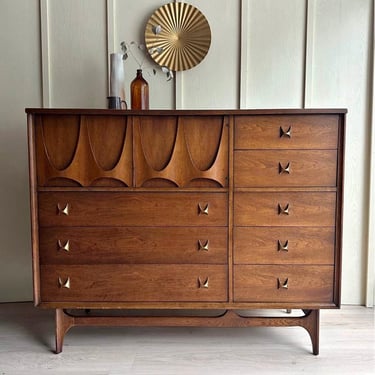 Broyhill Brasilia Walnut Magna Stunning Mid Century Modern Gentleman Dresser 