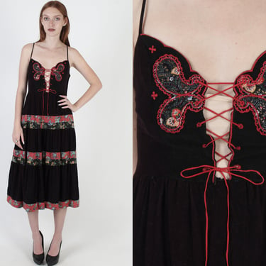 Young Edwardian Dress / Vintage 70s Black Velvet Corset / Embroidered Flowers By Arpeja Mini 