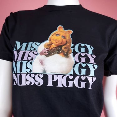 1980 Miss Piggy tee. Like new. Looking gorgeous as ever! Champion Single stitch. Vintage kitschy collectibles. Muppets. (Size S) 