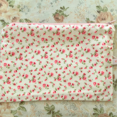 Vintage Ditsy Floral Flannel Pouch 