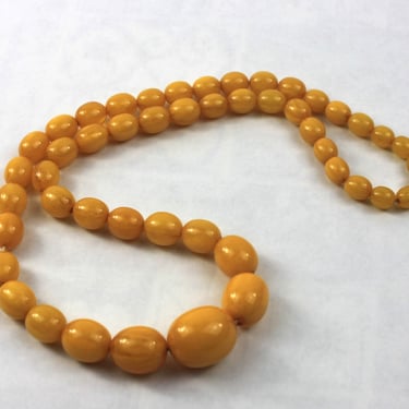 Bakelite Graduated Beaded Necklace Butterscotch Yellow 