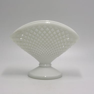 vintage Westmoreland diamond point fan vase 