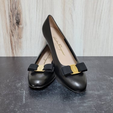 Ferragamo Low Heel Vara Bow Accent Black Leather - Womens 9.5B 