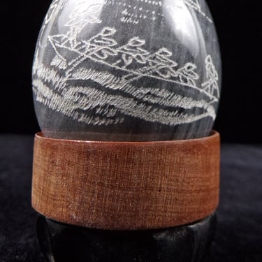 cj/ Art Engraving in Stone Egg with egg holder  - Whale breaching