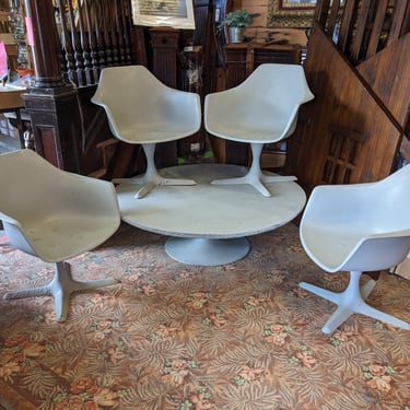 Mid Century Modern Table & 4 Chairs