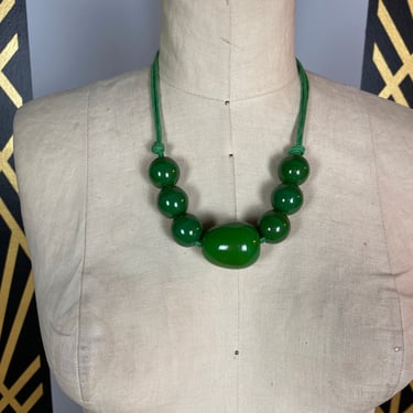 vintage necklace, green plastic, 1980s necklace, graduated beads, 1950s style jewelry, adjustable, chunky, rockabilly style, vintage jewelry 