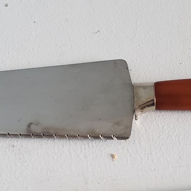 Vintage Bakelite Serrated cake knife 