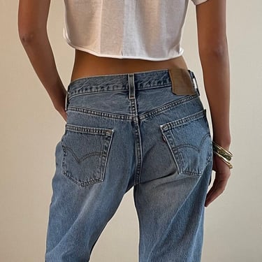 31 Levis 501 faded jeans / vintage light wash faded worn in high waisted button fly boyfriend Levis 501 jeans USA | 31 