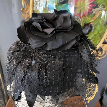 1950s ring hat, black flower, vintage 50s hat, mrs maisel style, Beetlejuice, Lydia, gothic style, hat with veil, avant garde, millinery 
