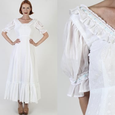 Cottagecore White Eyelet Bohemian Maxi Dress / Country Western Pilgrim Style / Vintage 70s Long Hippie Wedding Gown 