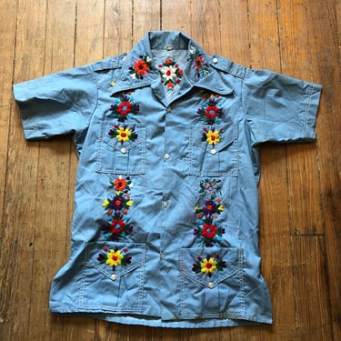 1970s Flower Embroidery Chambray Shirt Small Medium 