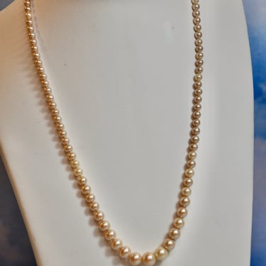 Graduated Glass Pearls Single Strand Necklace Exquisite Vintage Classic Flawless 18