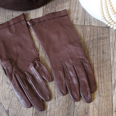 Vintage 50s 60s Brown deerskin Leather stitch decorative trim wrist Gloves with bows // Size 7 