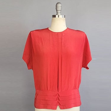 1940s Red Blouse / 1940s Pleated Red Silk Crepe Blouse / 1940s Women's Suit Blouse  / Size Large 