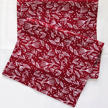 berry toss. block printed linen table runner. entertaining. hostess gift. tablecloth. boho spring floral design. 72 96 120