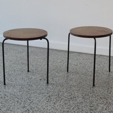 Mid Century Modern 3-Legged Wire Rod Stacking Stool Tables In the Manner of Luther Conover (Set of 2) 