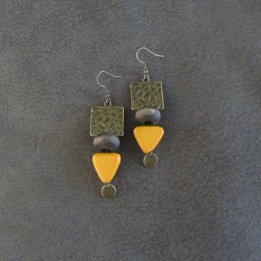Natural wood and hammered bronze dangle earrings 