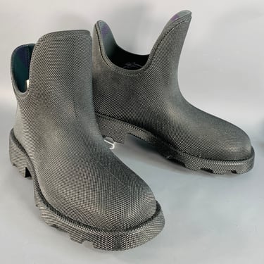 BURBERRY Size 10 Marsh Low Black Textured Rubber Lug Sole Ankle Rain Boots