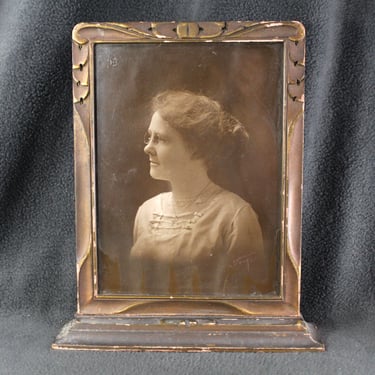 Antique Tabletop Wooden Frame with 1910s/1920s Woman's Portrait| Antique Frame for Portrait or Mirror | Bixley Shop 