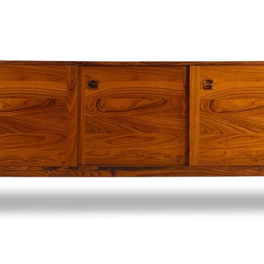 Danish Credenza in Brazilian Rosewood, Circa 1960s - *Please ask for a shipping quote before you buy. 