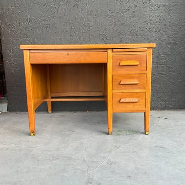 Oak Dovetail Teachers Desk