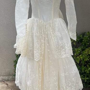 Vintage 70s white wedding dress ruffle tiers with crinoline netting Sz XXS 