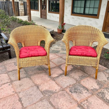 Pair of Wicker and Rattan Arm Chairs, Quality Construction, Excellent Condition 
