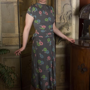 1940s Dress - Fantastic Vintage Rayon 40s Day Dress with Ruched Waist in Pottery Novelty Print 