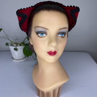 Seville Summer Days - Vintage 1940s 1950s True Red Wool Felt Sculpted Matador Caplet Hat 