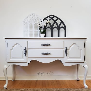 Refinished Broyhill Queen Anne Style Server ****please read ENTIRE listing prior to purchasing SHIPPING is NOT free 